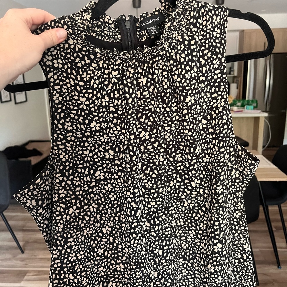 Le Chateau Black and White Sleeveless Blouse